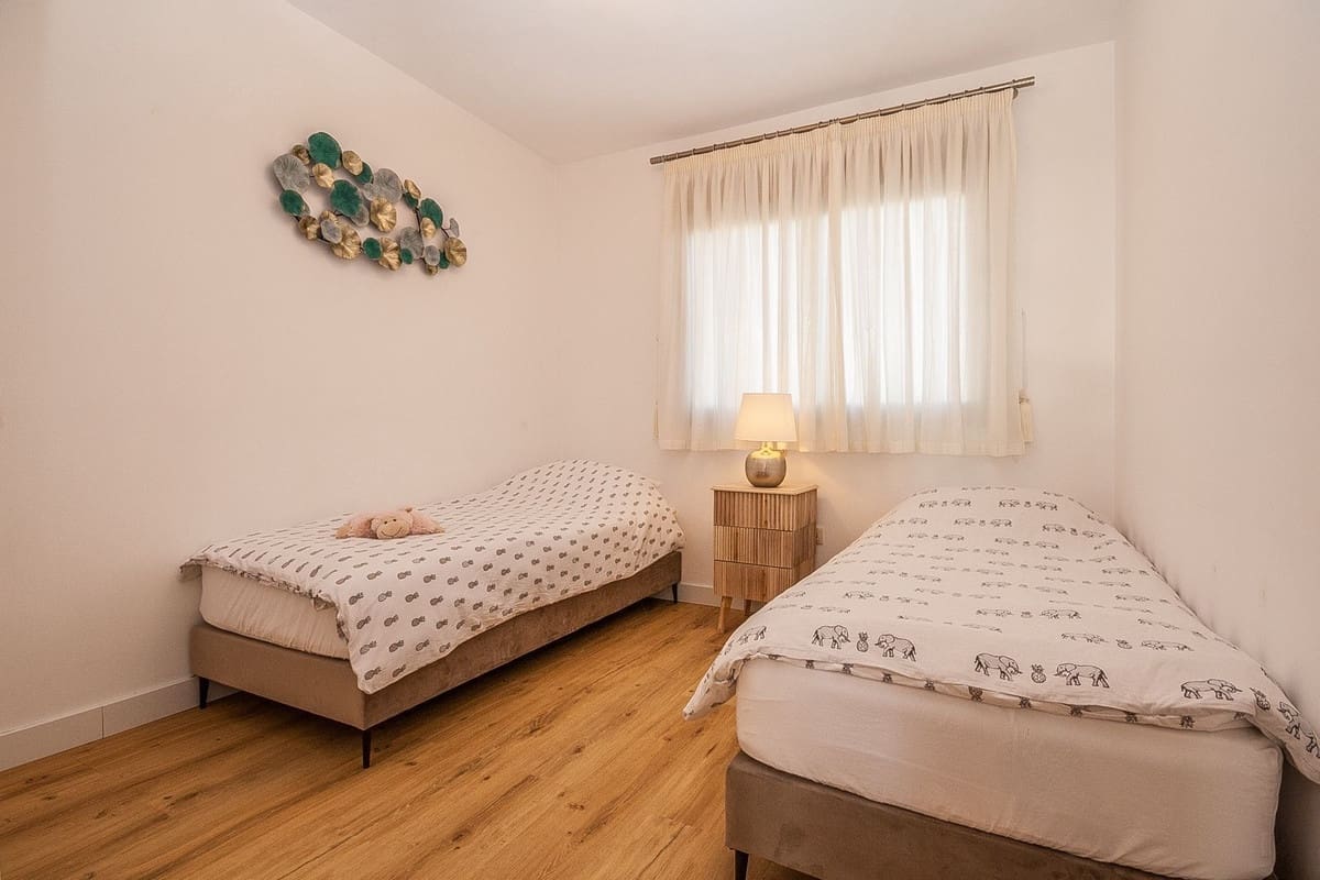 2 soverom Leilighet til salgs i La Cala de Mijas med svømmebasseng garasje - € 449 000 (Ref: 9161454)