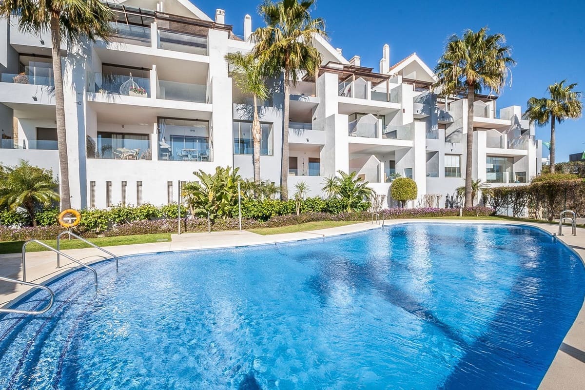 2 soverom Leilighet til salgs i La Cala de Mijas med svømmebasseng garasje - € 449 000 (Ref: 9161454)