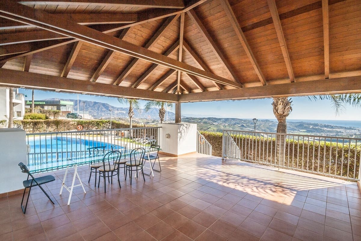 2 soverom Leilighet til salgs i La Cala de Mijas med svømmebasseng garasje - € 449 000 (Ref: 9161454)