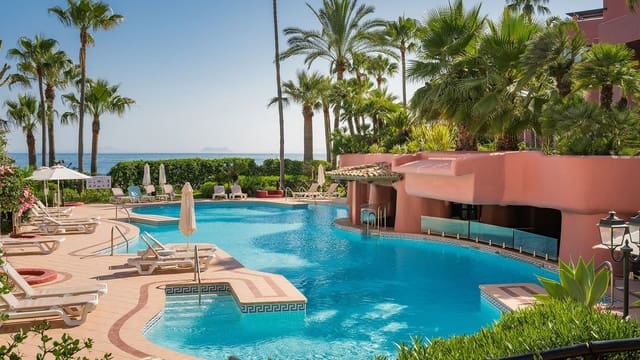 3 makuuhuone Huoneisto myytävänä paikassa Estepona mukana uima-altaan 
autotalli - 2 350 000 € (Ref: 9161455)