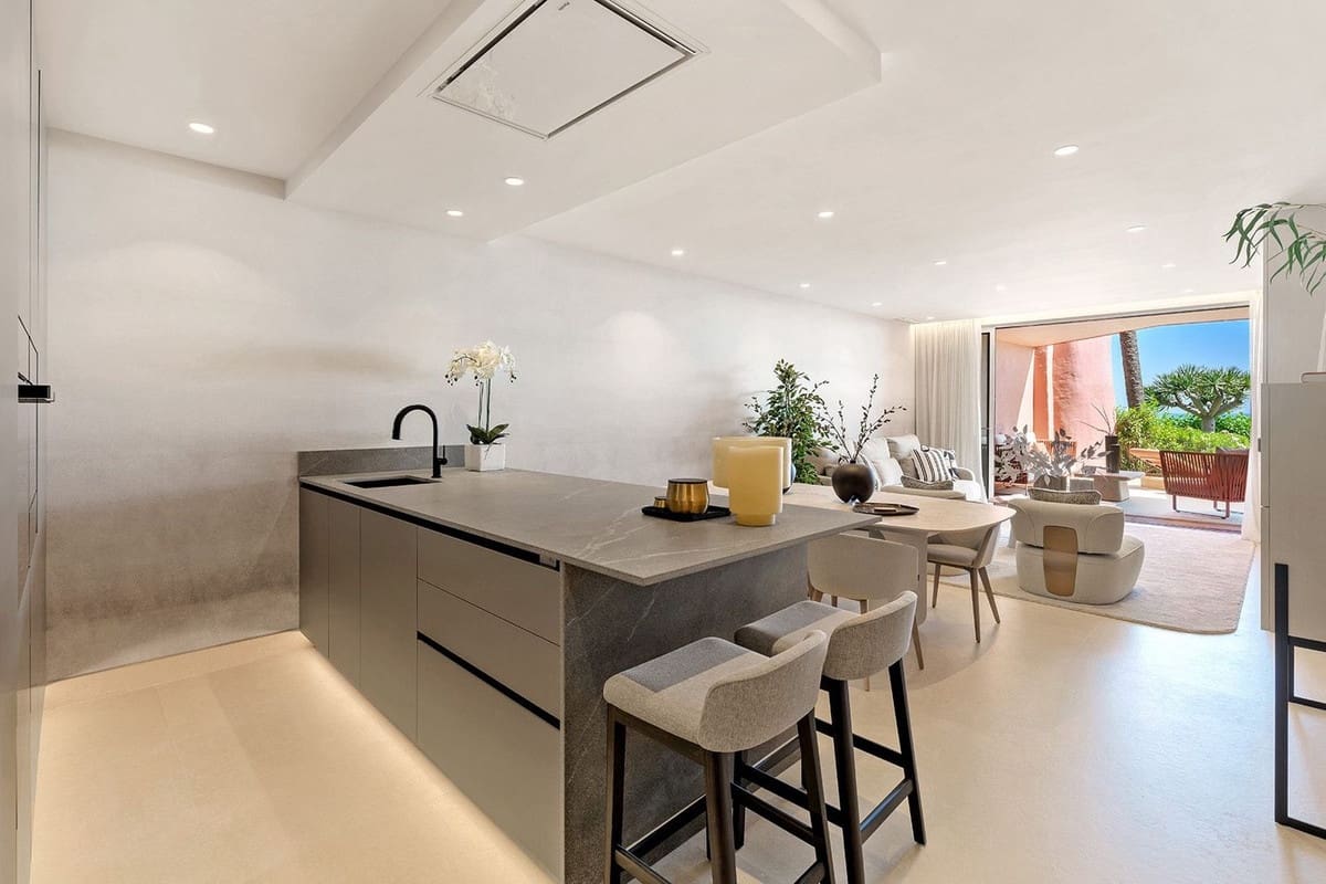 3 Zimmer Apartment zu verkaufen in Estepona mit Pool Garage - 2.350.000 € (Ref: 9161455)