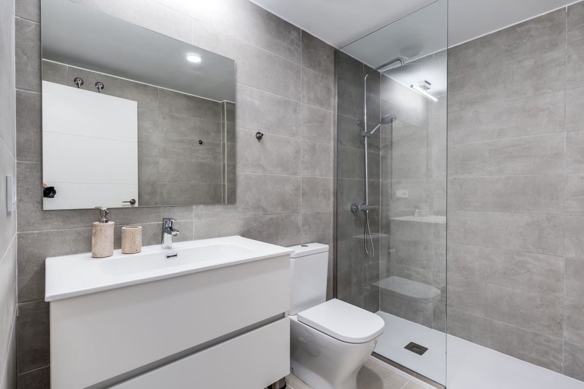 2 soveværelse Lejlighed til salg i New Golden Mile med swimmingpool garage - € 455.000 (Ref: 9168356)