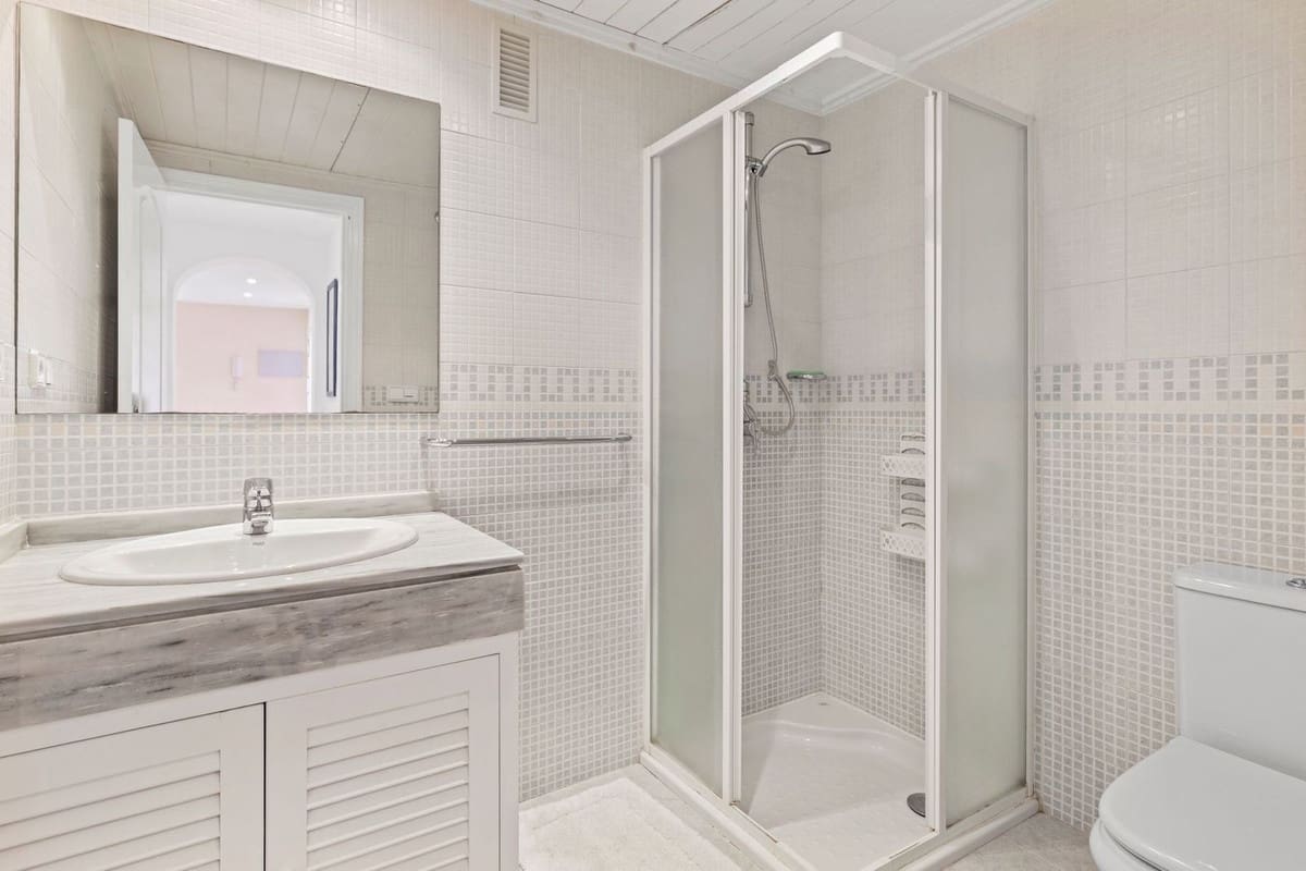 2 soveværelse Lejlighed til salg i Los Arqueros med swimmingpool garage - € 365.000 (Ref: 9168357)