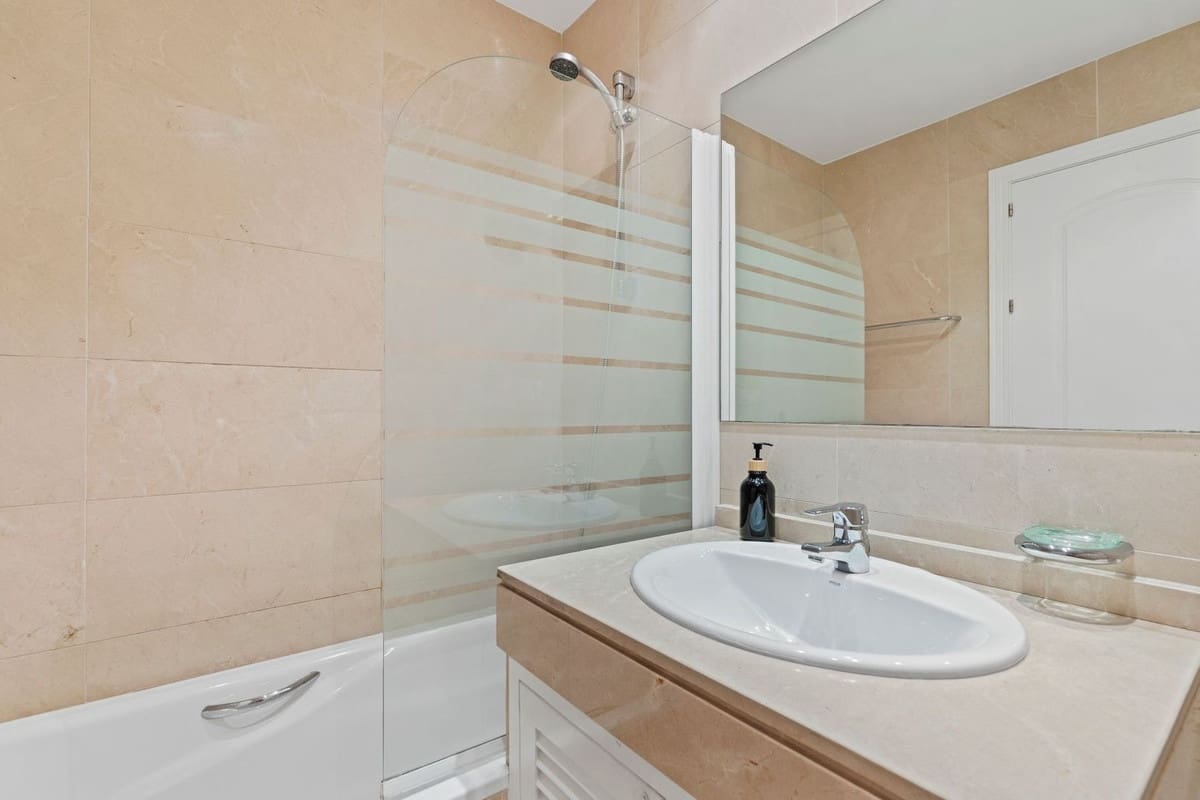 2 soveværelse Lejlighed til salg i Los Arqueros med swimmingpool garage - € 365.000 (Ref: 9168357)