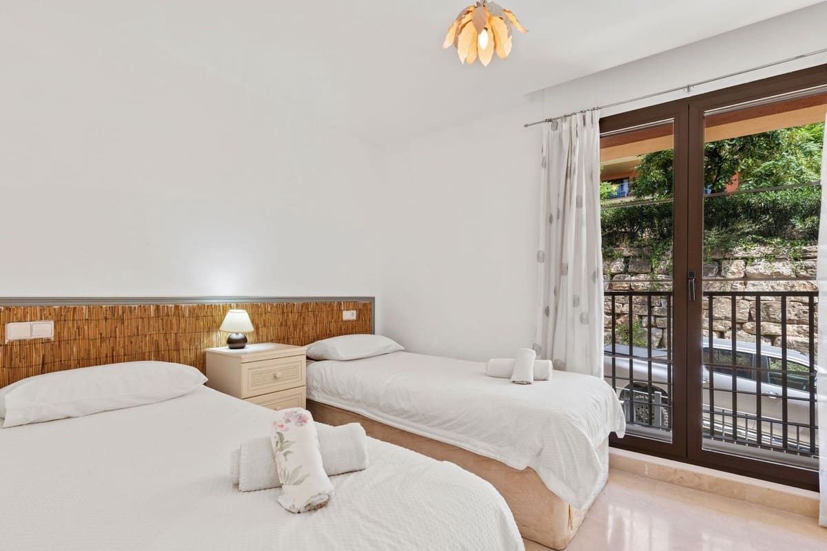 2 soveværelse Lejlighed til salg i Los Arqueros med swimmingpool garage - € 365.000 (Ref: 9168357)