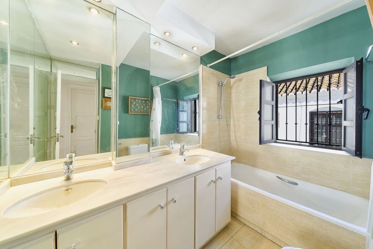 3 soverom Hus til salgs i Fuengirola med garasje - € 425 000 (Ref: 9172080)