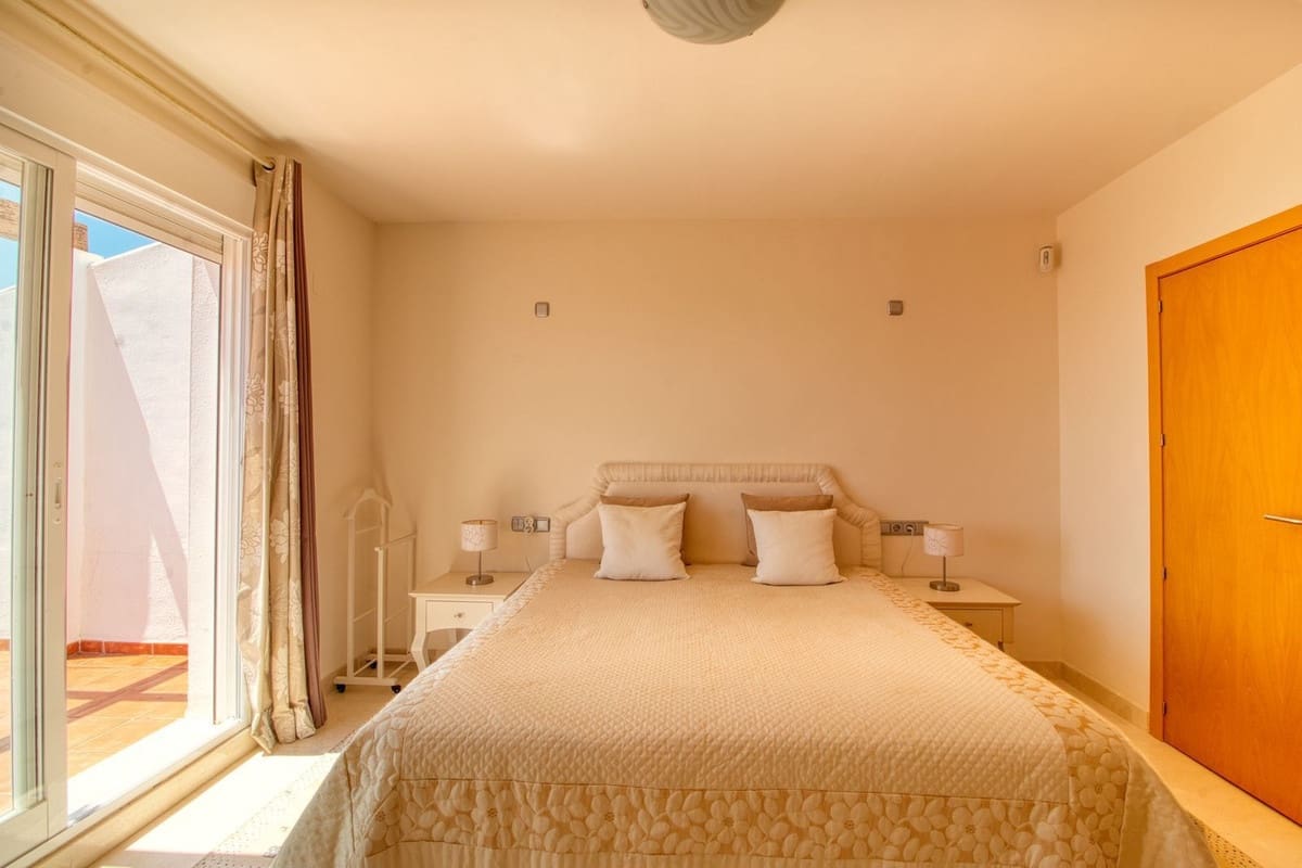 4 chambre Maison de Ville à vendre à Manilva avec piscine garage - 545 000 € (Ref: 9177942)