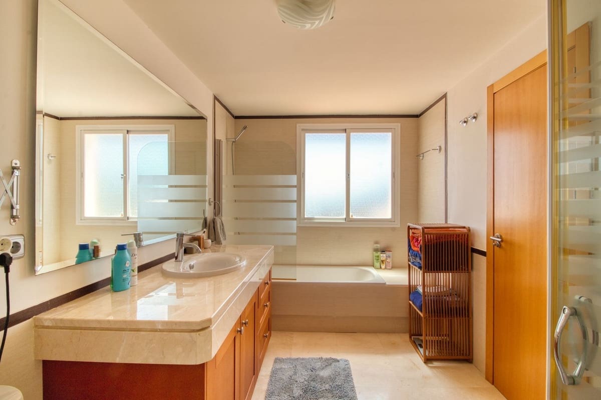 4 chambre Maison de Ville à vendre à Manilva avec piscine garage - 545 000 € (Ref: 9177942)