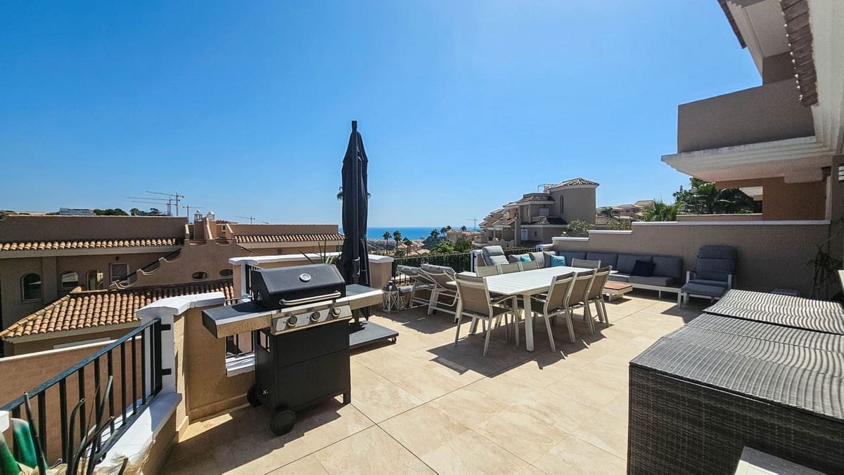 4 soveværelse Semi-Rækkehus til salg i La Duquesa / Puerto de la Duquesa med swimmingpool garage - € 695.000 (Ref: 9180447)