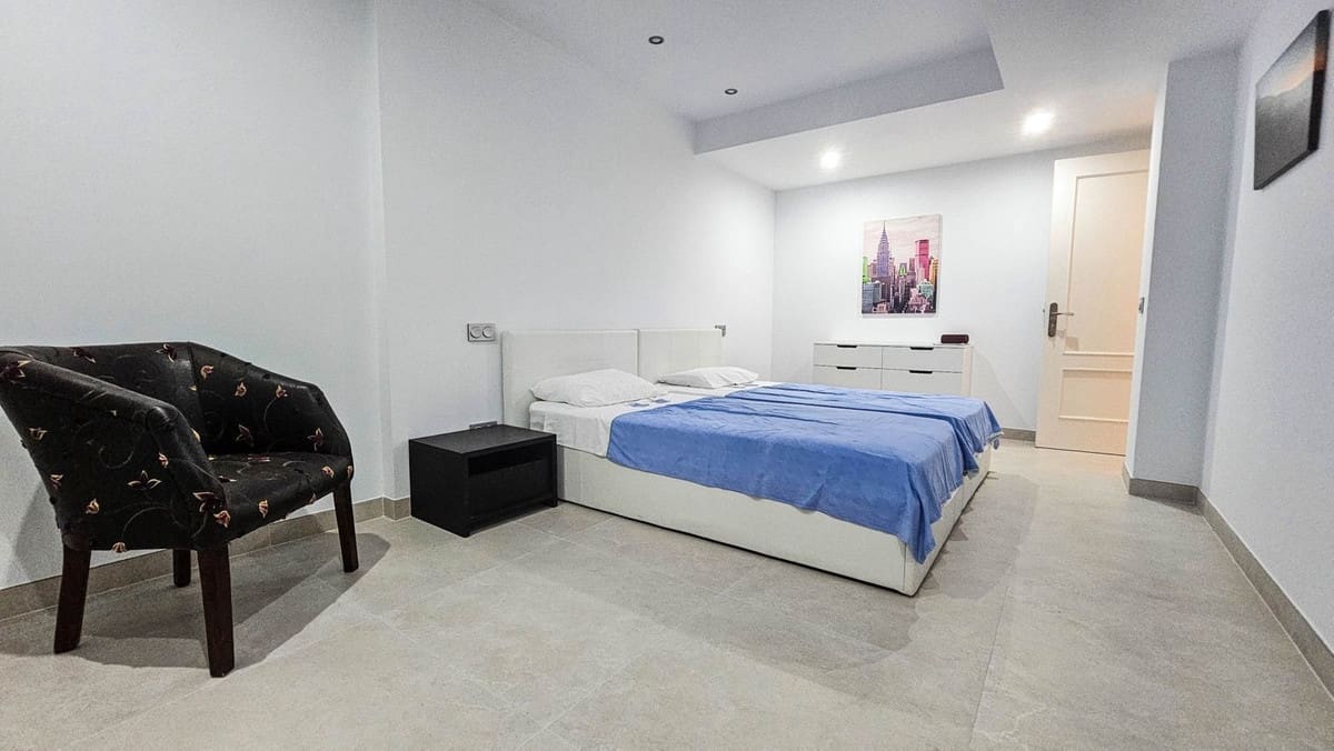 4 soveværelse Semi-Rækkehus til salg i La Duquesa / Puerto de la Duquesa med swimmingpool garage - € 695.000 (Ref: 9180447)