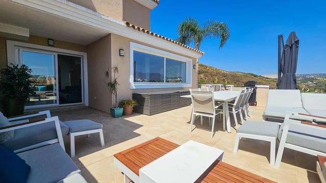 4 makuuhuone Paritalo myytävänä paikassa La Duquesa / Puerto de la Duquesa, Manilva mukana uima-altaan 
autotalli - 695 000 € (Ref: 9180447)