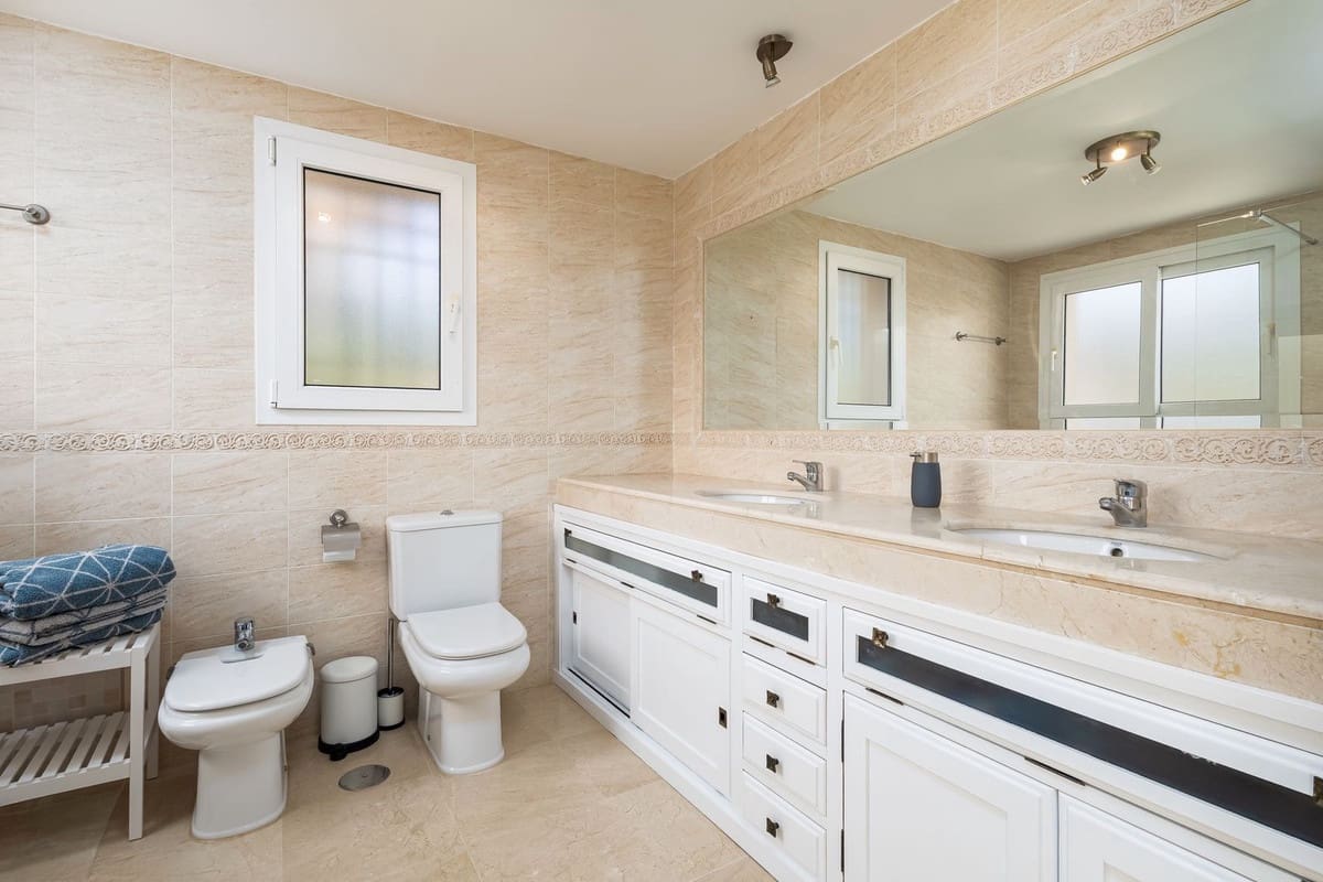 3 soveværelse Byhus til salg i Riviera del Sol med swimmingpool garage - € 520.000 (Ref: 9184244)