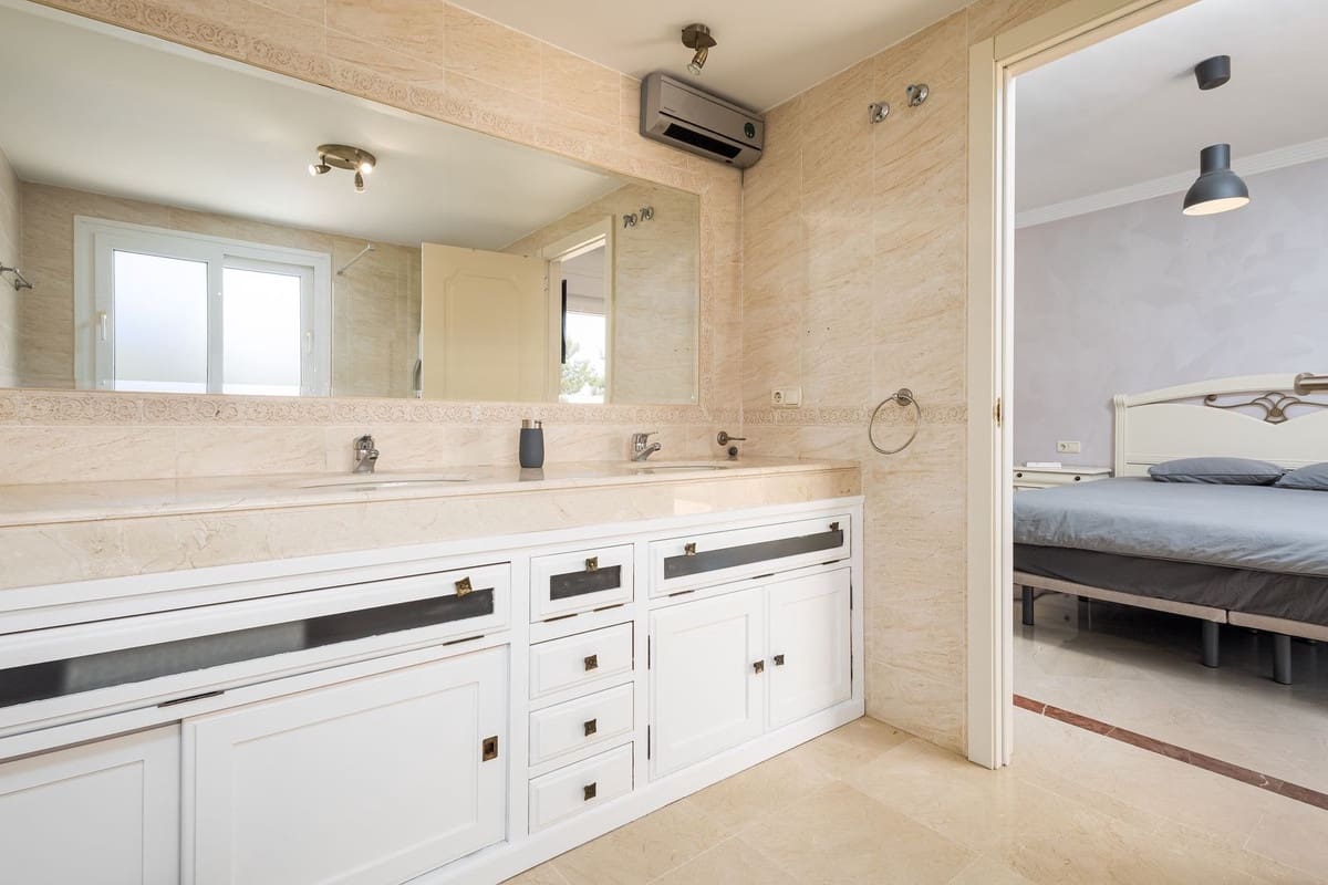 Casa de 3 habitaciones en Riviera del Sol en venta con piscina garaje - 510.000 € (Ref: 9184244)