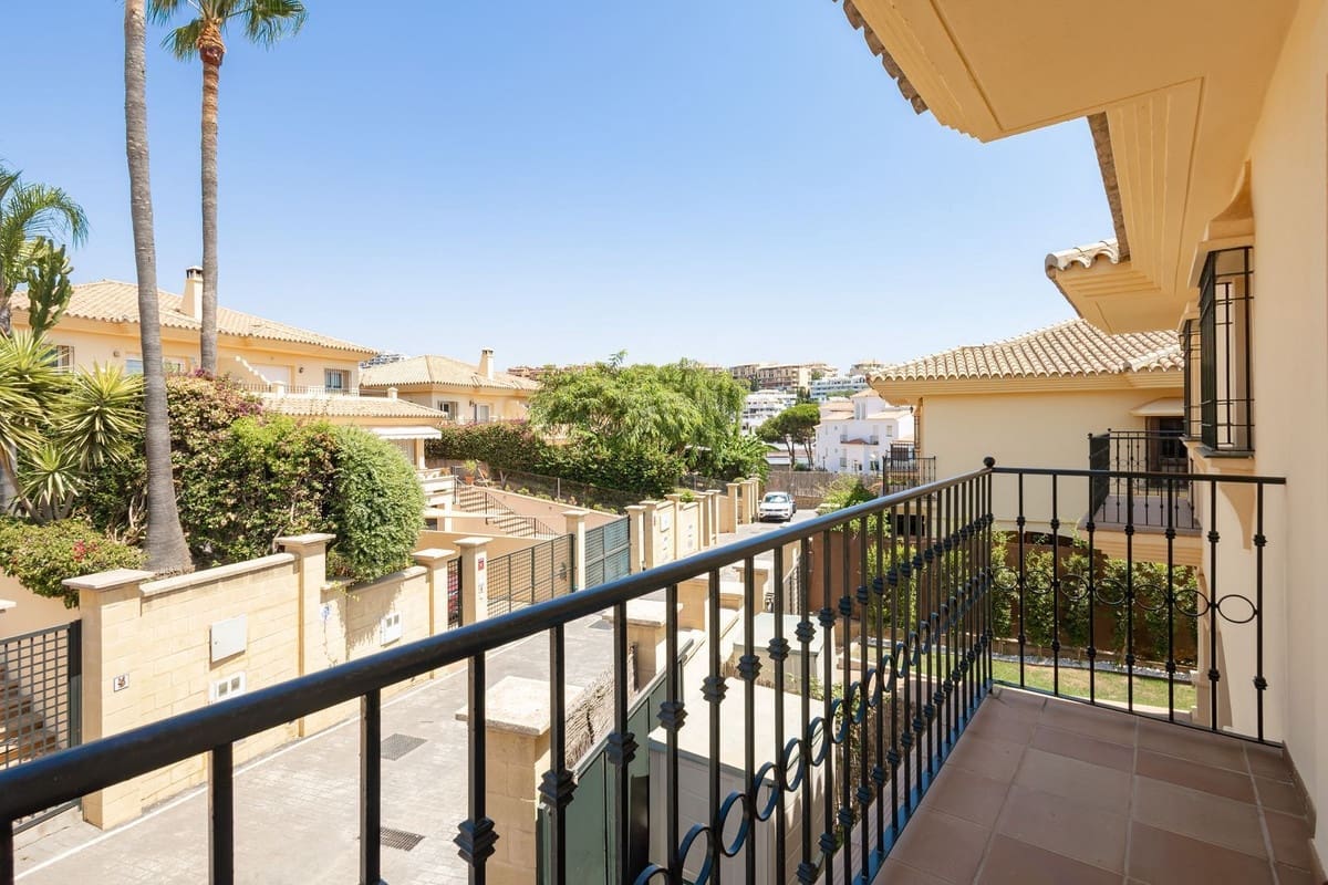 Casa de 3 habitaciones en Riviera del Sol en venta con piscina garaje - 510.000 € (Ref: 9184244)