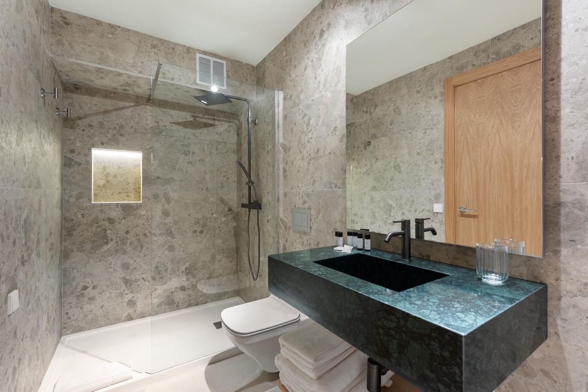 2 slaapkamer Appartement te koop in Marbella - € 1.390.000 (Ref: 9189316)