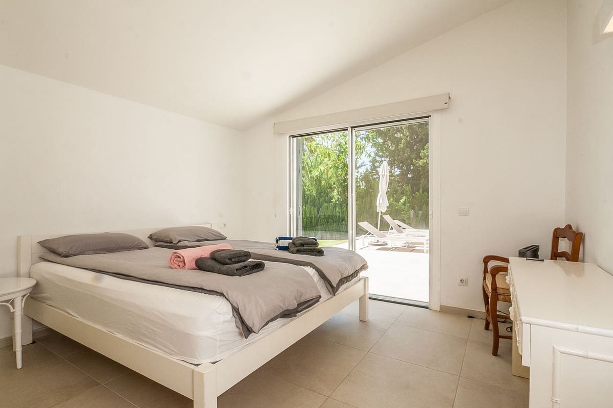 5 bedroom Villa for sale in Elviria with pool garage - € 1,549,000 (Ref: 9189318)