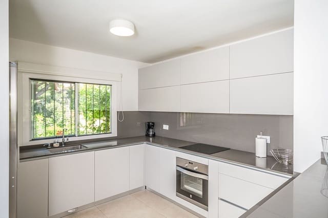 5 soveværelse Villa til salg i Elviria, Marbella med swimmingpool garage - € 1.549.000 (Ref: 9189318)