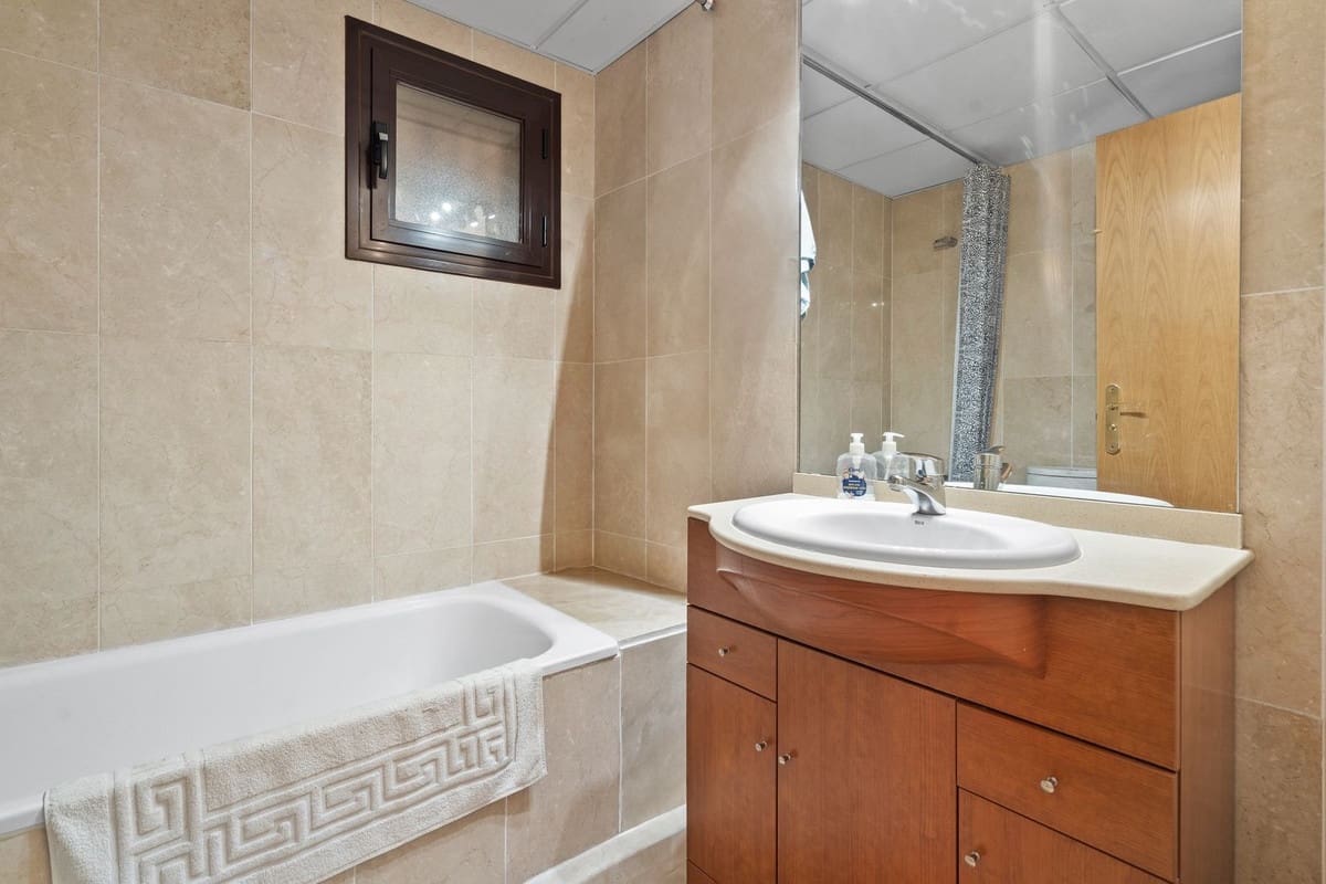 2 chambre Penthouse à vendre à Estepona avec piscine garage - 360 000 € (Ref: 9191922)