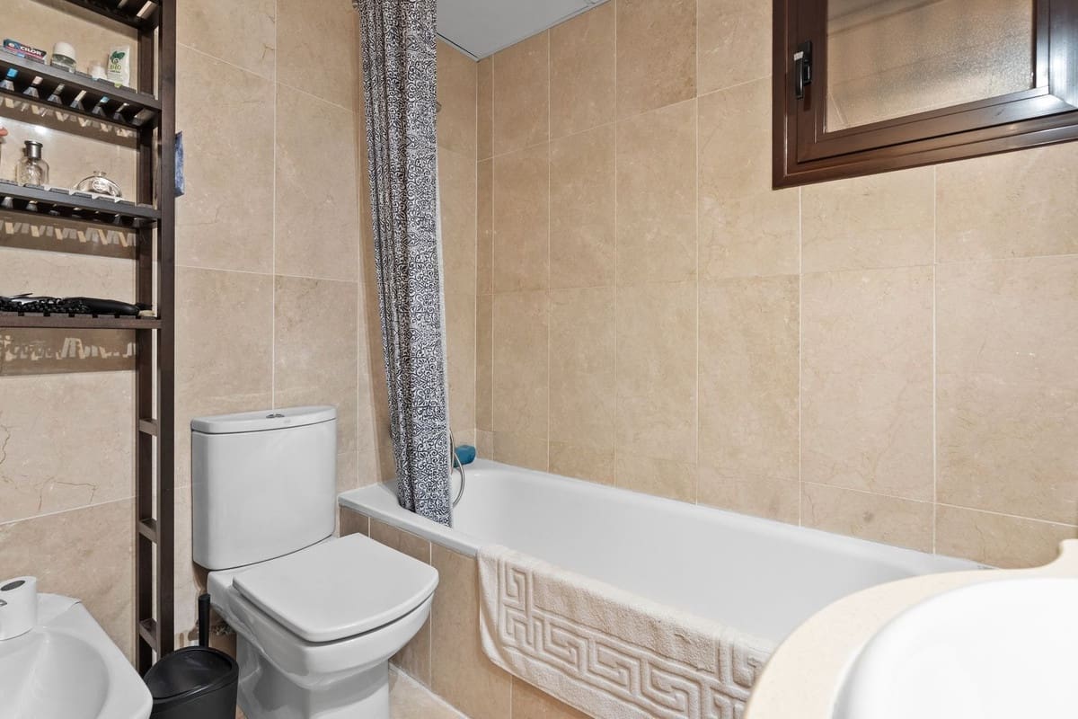 2 chambre Penthouse à vendre à Estepona avec piscine garage - 360 000 € (Ref: 9191922)