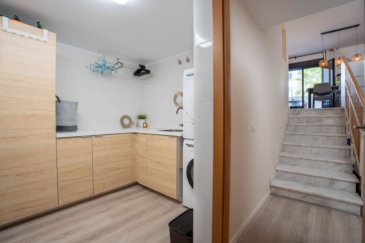 3 soveværelse Byhus til salg i Riviera del Sol med swimmingpool - € 495.000 (Ref: 9201592)