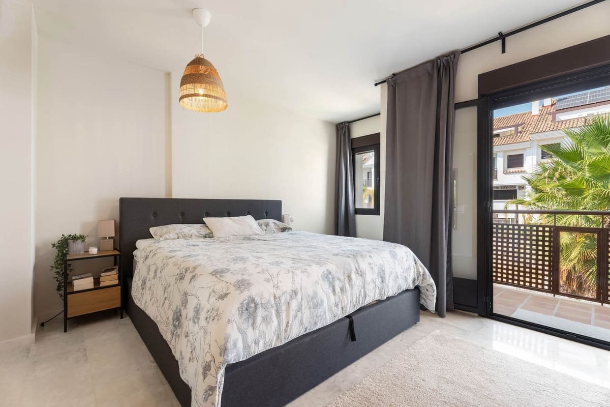 3 soveværelse Byhus til salg i Riviera del Sol med swimmingpool - € 495.000 (Ref: 9201592)