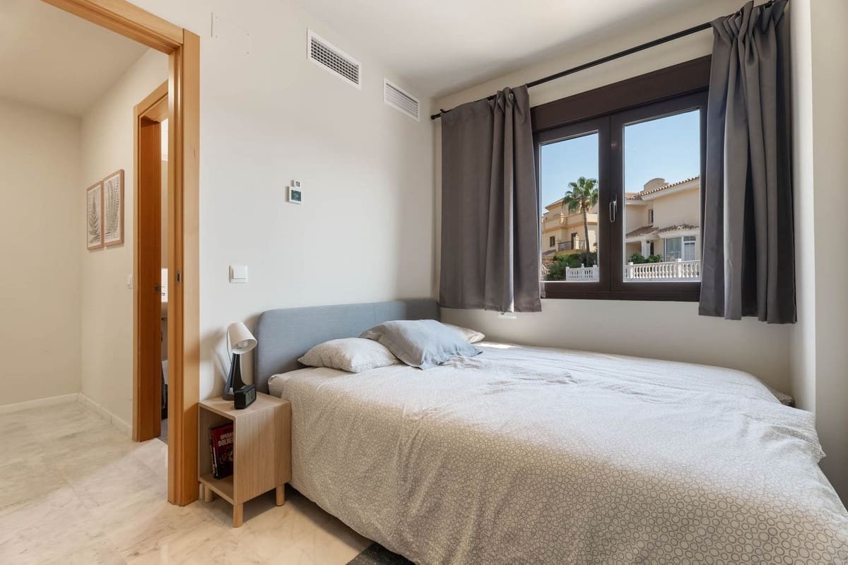 3 soveværelse Byhus til salg i Riviera del Sol med swimmingpool - € 495.000 (Ref: 9201592)