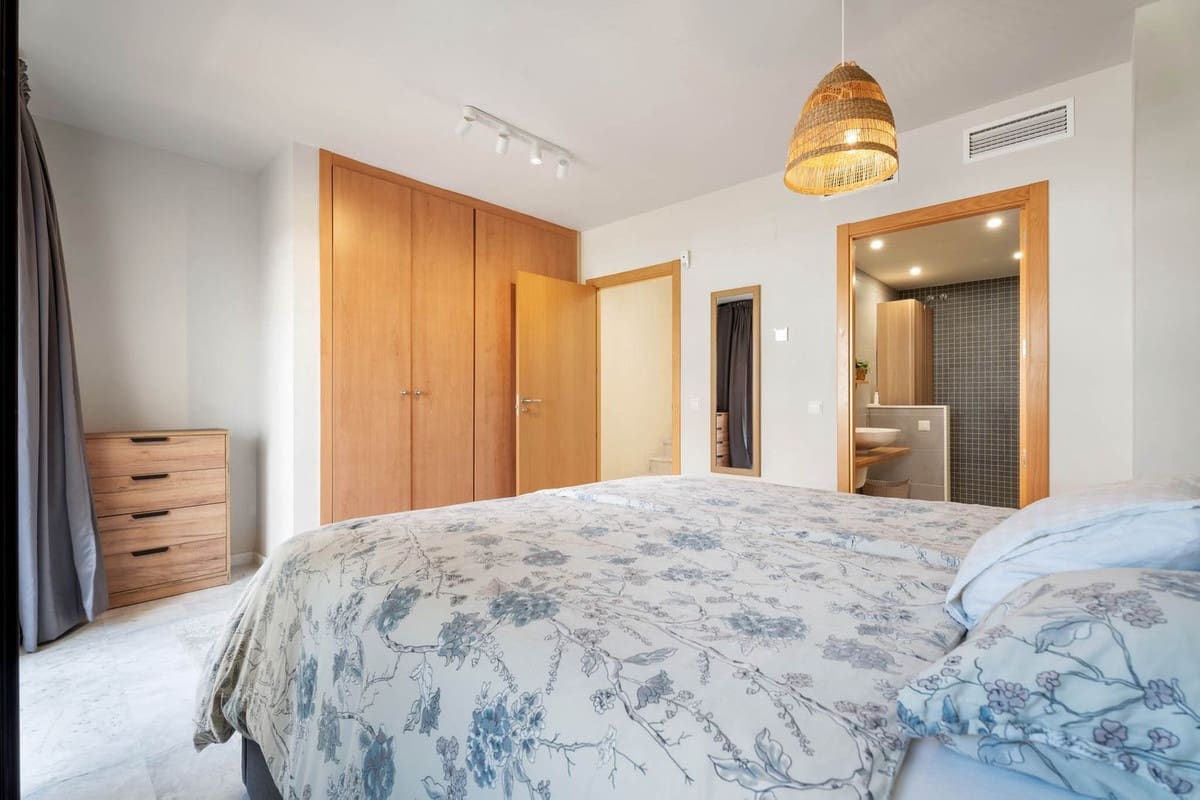 3 soveværelse Byhus til salg i Riviera del Sol med swimmingpool - € 495.000 (Ref: 9201592)