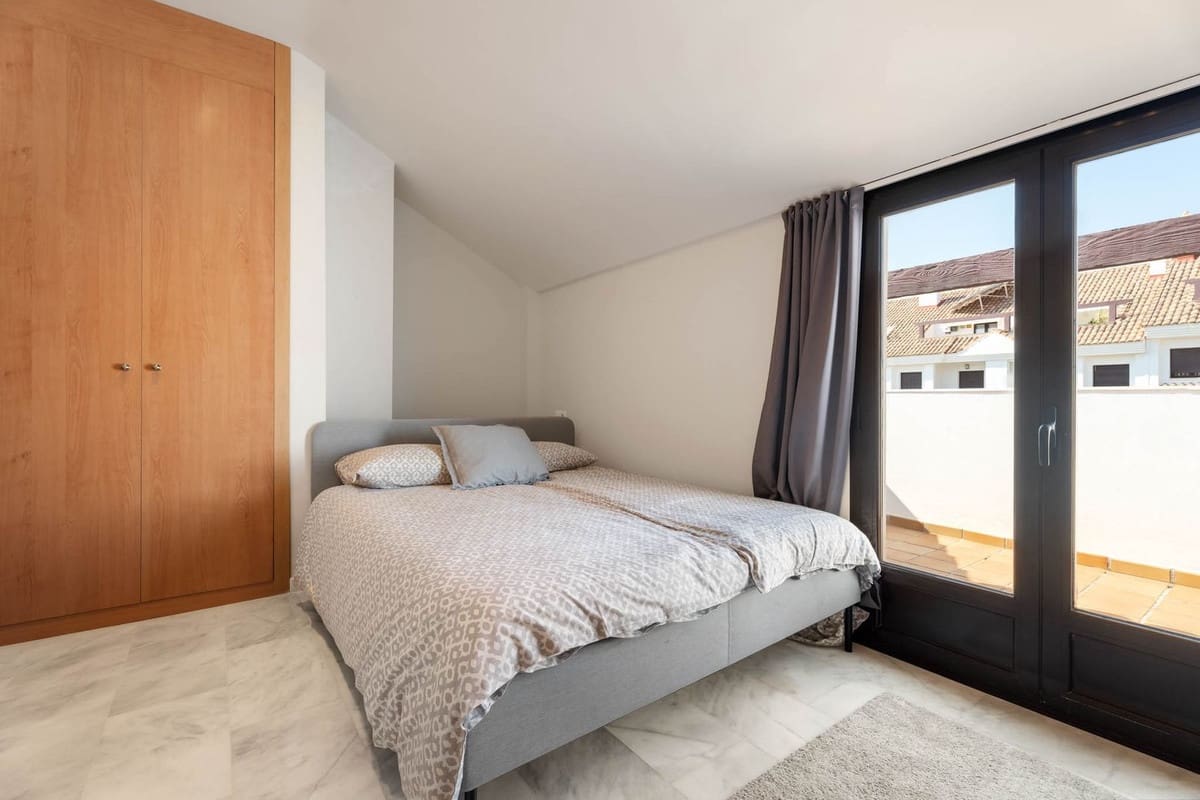 3 soveværelse Byhus til salg i Riviera del Sol med swimmingpool - € 495.000 (Ref: 9201592)