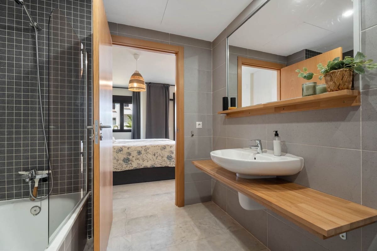 3 soveværelse Byhus til salg i Riviera del Sol med swimmingpool - € 495.000 (Ref: 9201592)