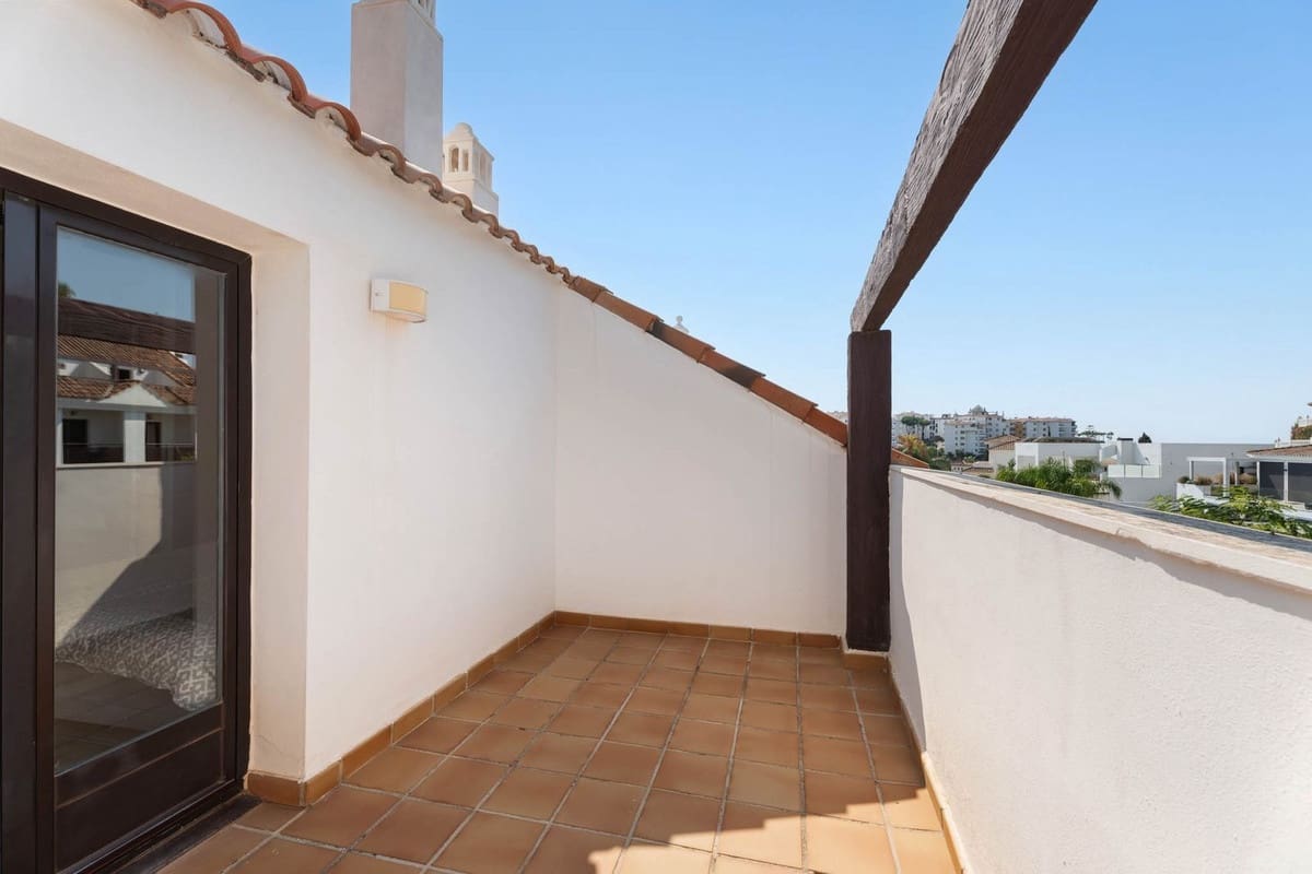 3 soveværelse Byhus til salg i Riviera del Sol med swimmingpool - € 495.000 (Ref: 9201592)