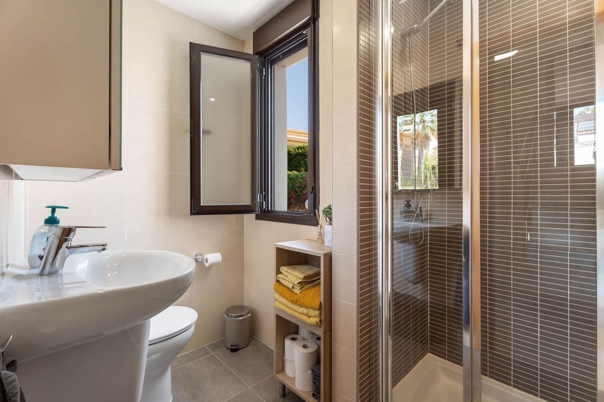 3 soveværelse Byhus til salg i Riviera del Sol med swimmingpool - € 495.000 (Ref: 9201592)