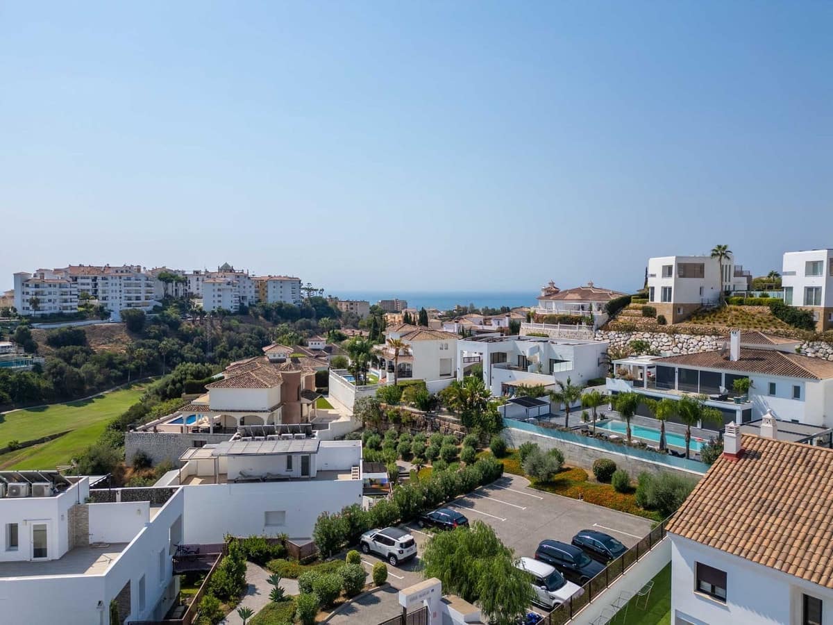 3 soveværelse Byhus til salg i Riviera del Sol med swimmingpool - € 495.000 (Ref: 9201592)