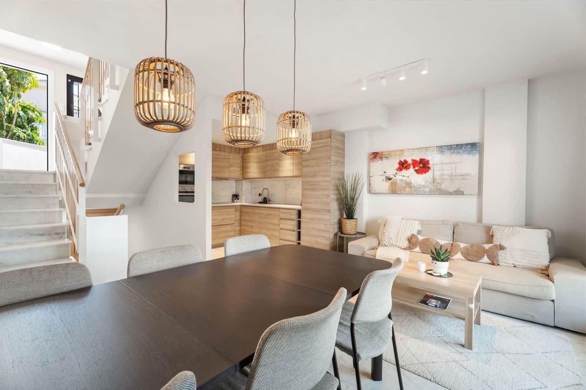 3 soveværelse Byhus til salg i Riviera del Sol med swimmingpool - € 495.000 (Ref: 9201592)