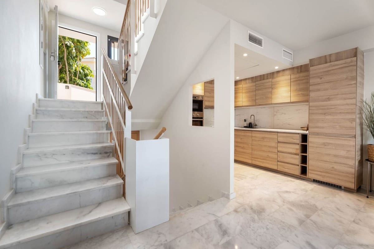 3 soveværelse Byhus til salg i Riviera del Sol med swimmingpool - € 495.000 (Ref: 9201592)