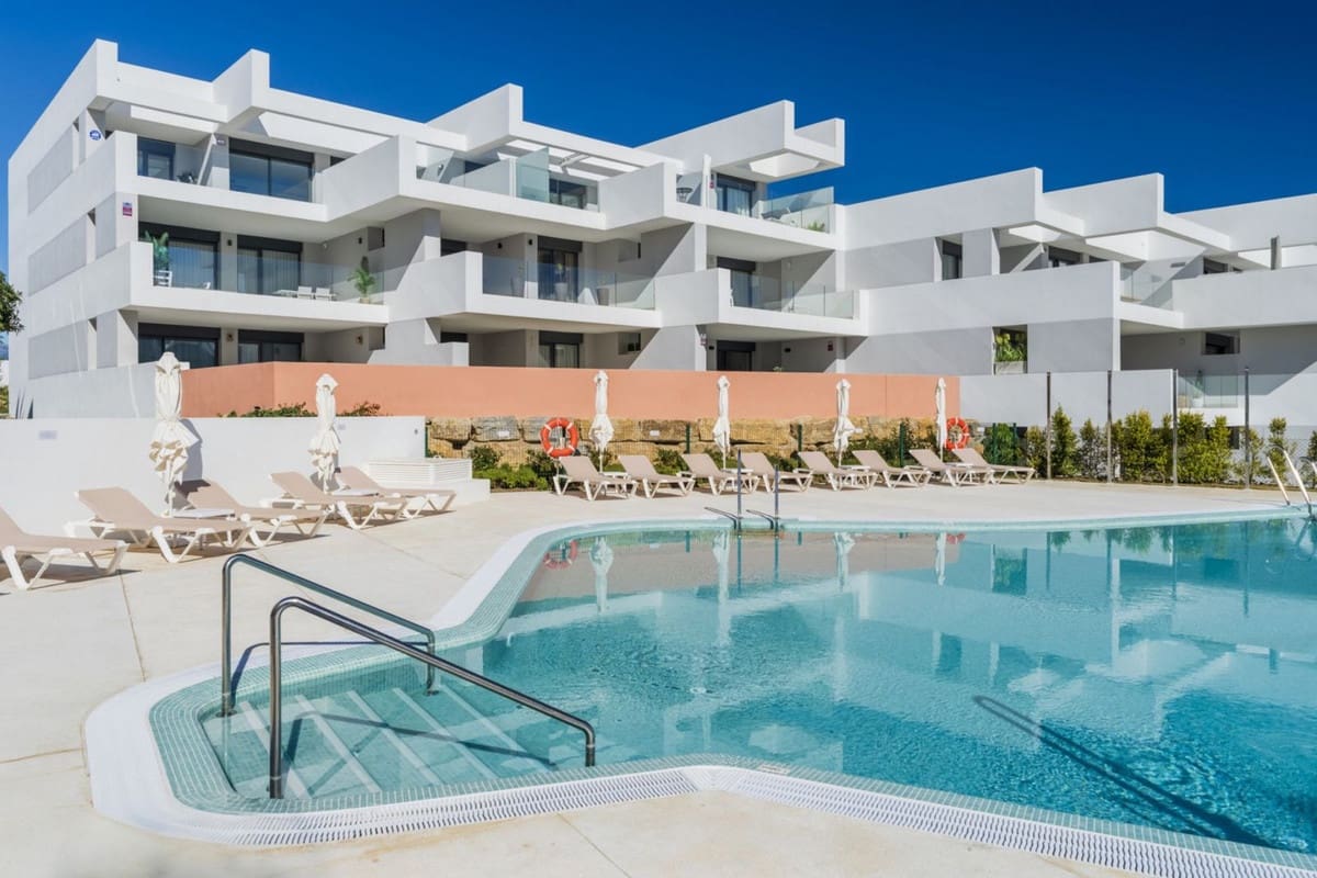 3 soverom Penthouse til salgs i La Duquesa / Puerto de la Duquesa med svømmebasseng garasje - € 725 000 (Ref: 9201593)