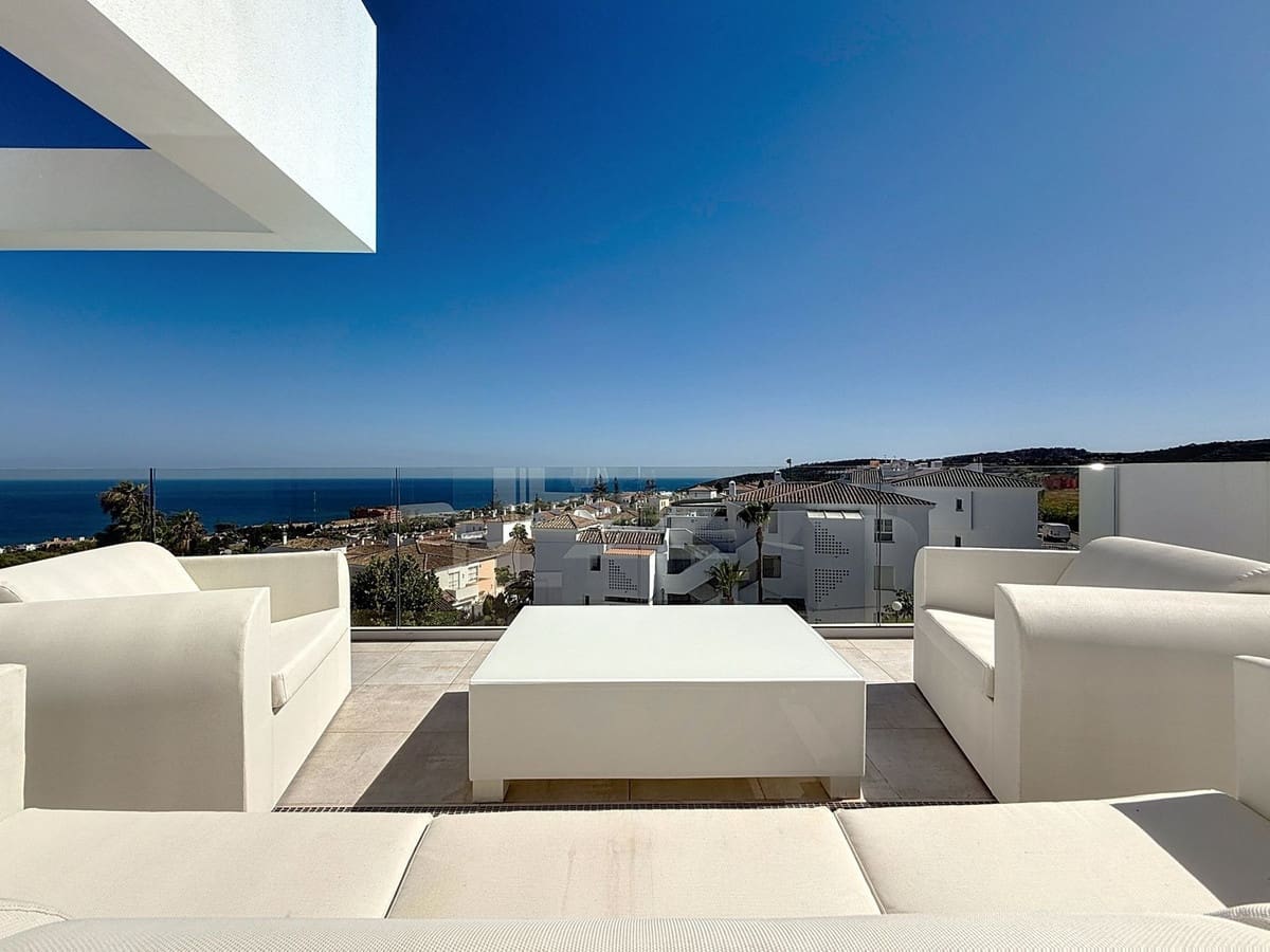 3 soverom Penthouse til salgs i La Duquesa / Puerto de la Duquesa med svømmebasseng garasje - € 725 000 (Ref: 9201593)
