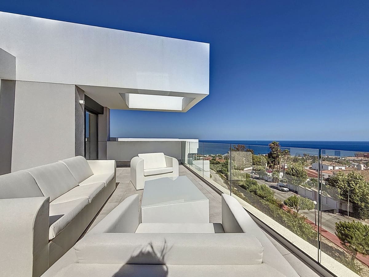 3 soverom Penthouse til salgs i La Duquesa / Puerto de la Duquesa med svømmebasseng garasje - € 725 000 (Ref: 9201593)