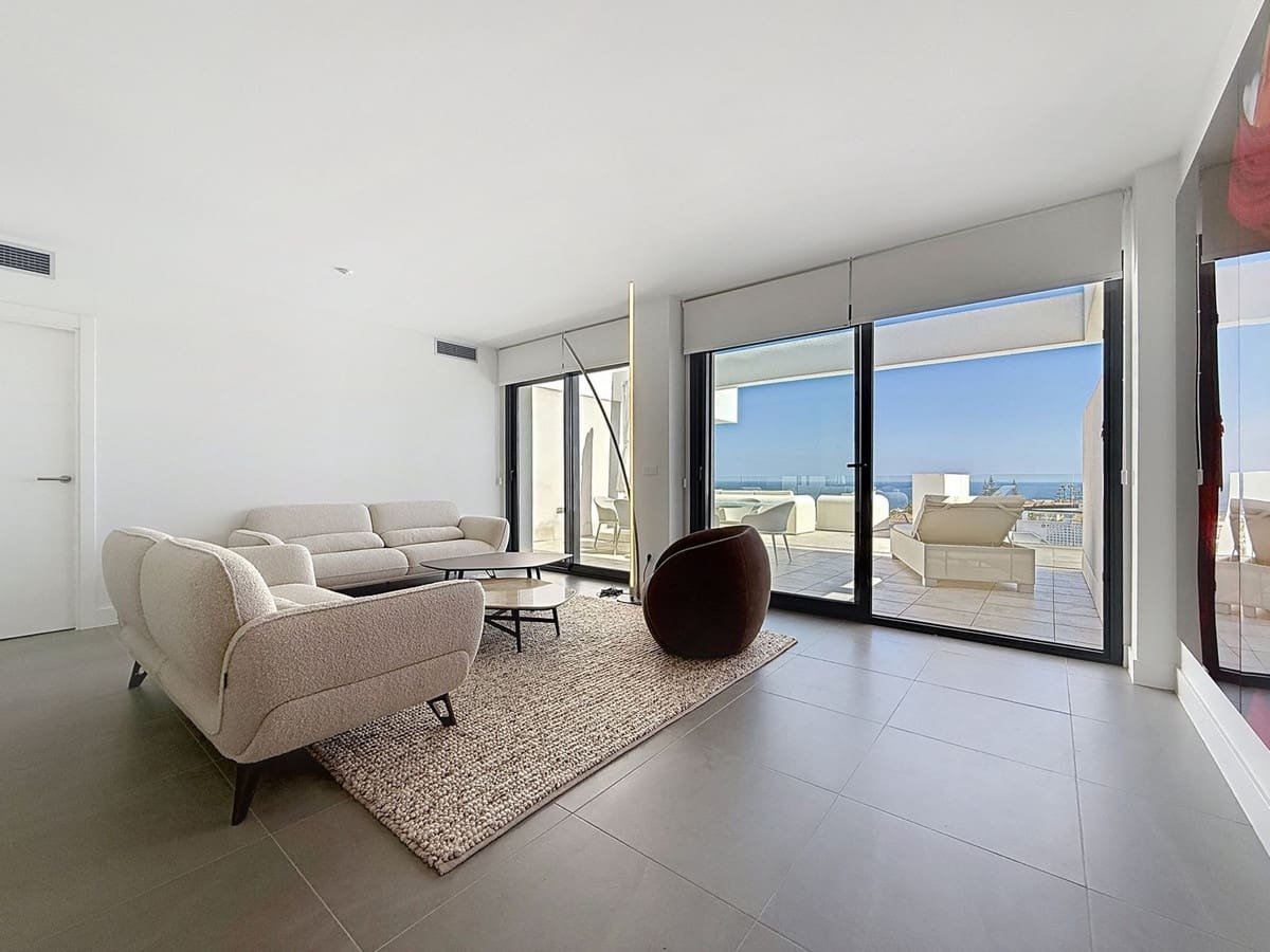 3 soverom Penthouse til salgs i La Duquesa / Puerto de la Duquesa med svømmebasseng garasje - € 725 000 (Ref: 9201593)