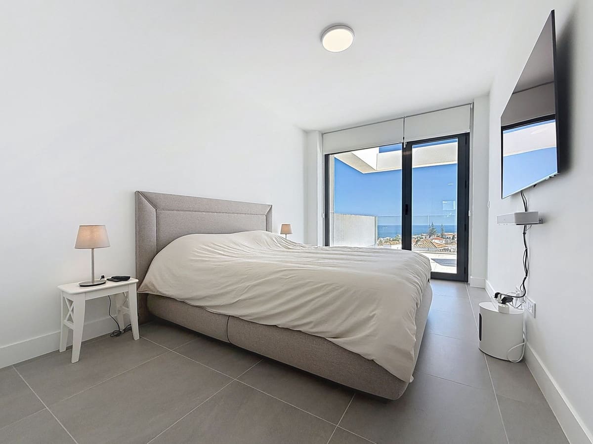 3 soverom Penthouse til salgs i La Duquesa / Puerto de la Duquesa med svømmebasseng garasje - € 725 000 (Ref: 9201593)