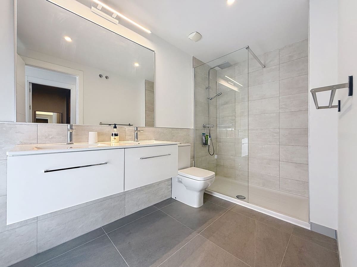 3 soverom Penthouse til salgs i La Duquesa / Puerto de la Duquesa med svømmebasseng garasje - € 725 000 (Ref: 9201593)