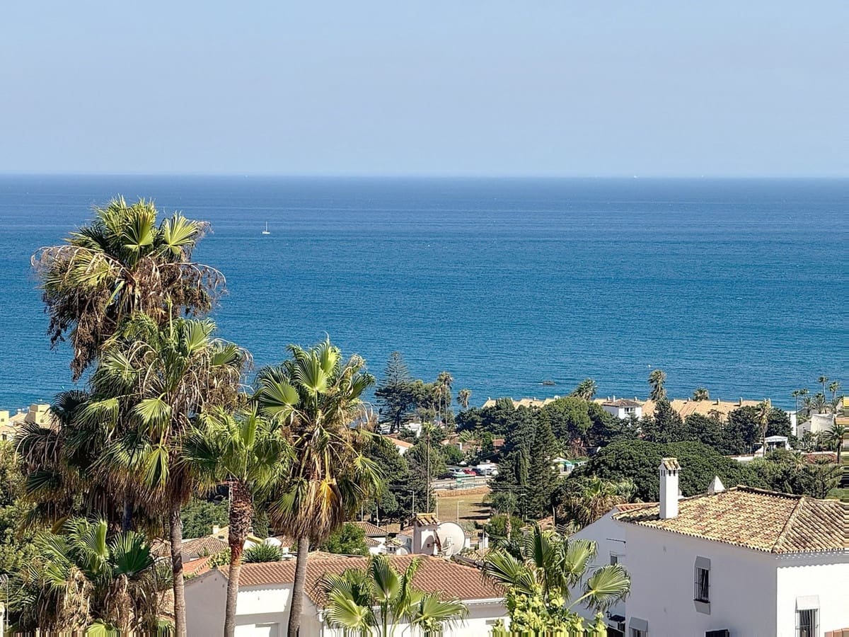 3 soverom Penthouse til salgs i La Duquesa / Puerto de la Duquesa med svømmebasseng garasje - € 725 000 (Ref: 9201593)