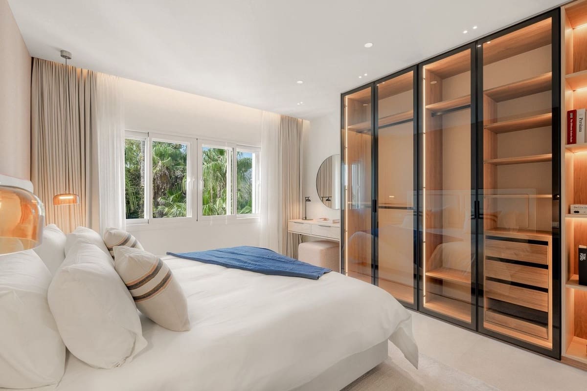 3 sypialnia Apartament na sprzedaż w Estepona z basenem garażem - 2 995 000 € (Ref: 9216788)