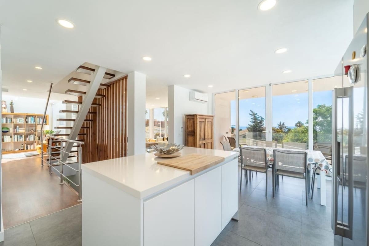 6 soverom Villa til salgs i Buenas Noches med svømmebasseng garasje - € 1 600 000 (Ref: 9216790)