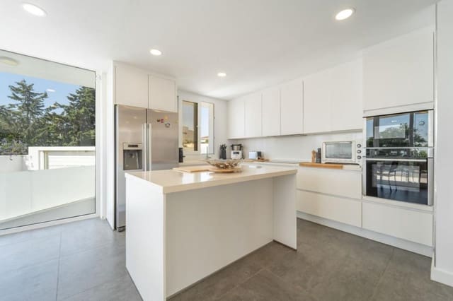 6 slaapkamer Villa te koop in Buenas Noches, Estepona met zwembad garage - € 1.600.000 (Ref: 9216790)