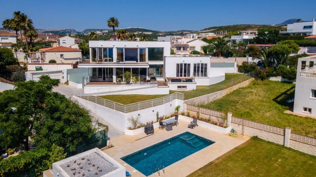 6 soverom Villa til salgs i Buenas Noches med svømmebasseng garasje - € 1 600 000 (Ref: 9216790)