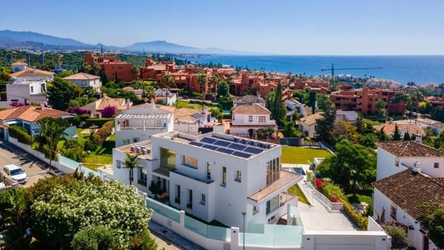 6 slaapkamer Villa te koop in Buenas Noches, Estepona met zwembad garage - € 1.600.000 (Ref: 9216790)