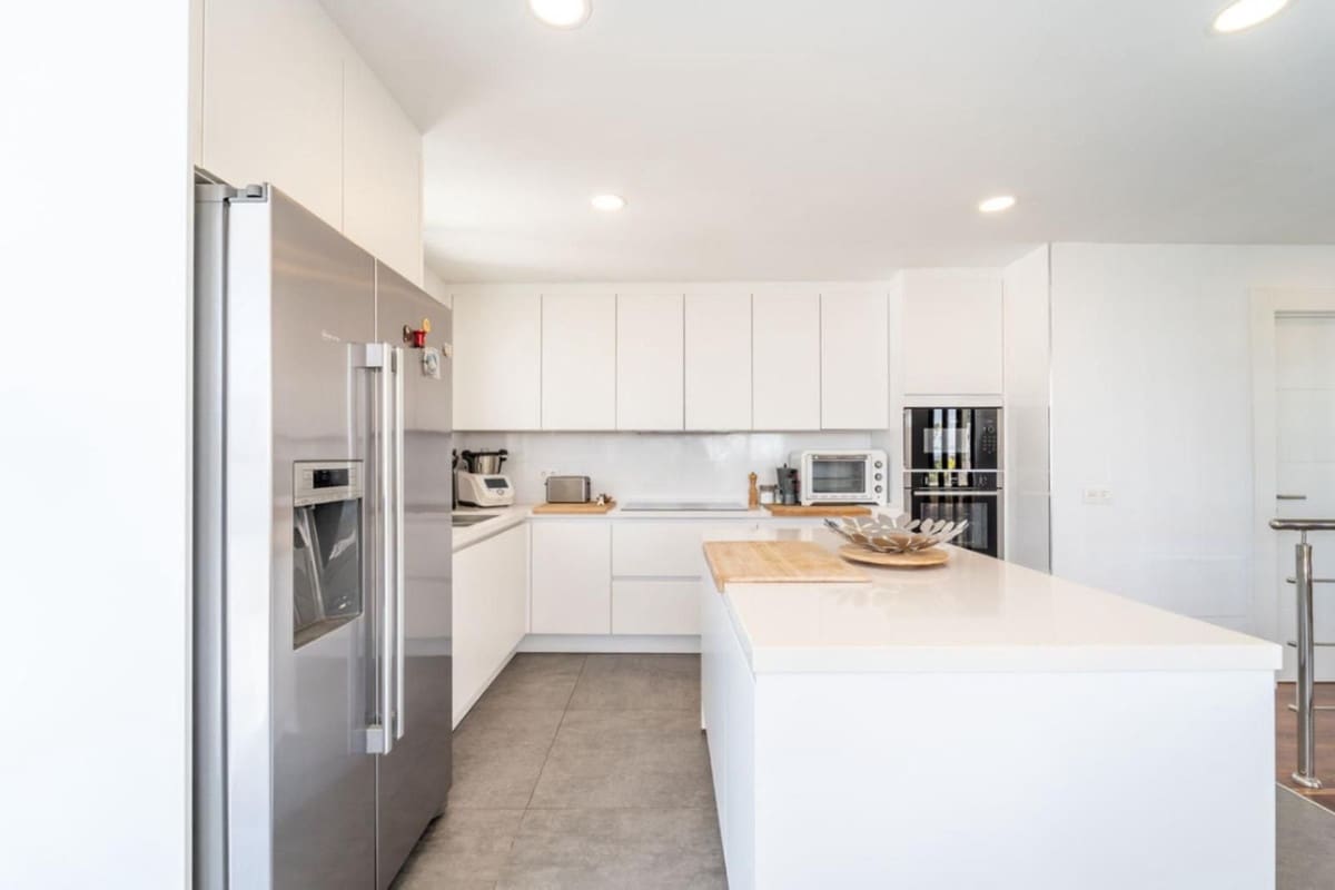 6 soverom Villa til salgs i Buenas Noches med svømmebasseng garasje - € 1 600 000 (Ref: 9216790)