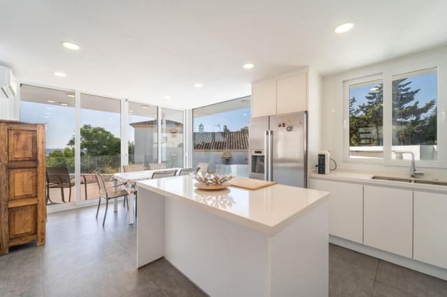 6 slaapkamer Villa te koop in Buenas Noches, Estepona met zwembad garage - € 1.600.000 (Ref: 9216790)