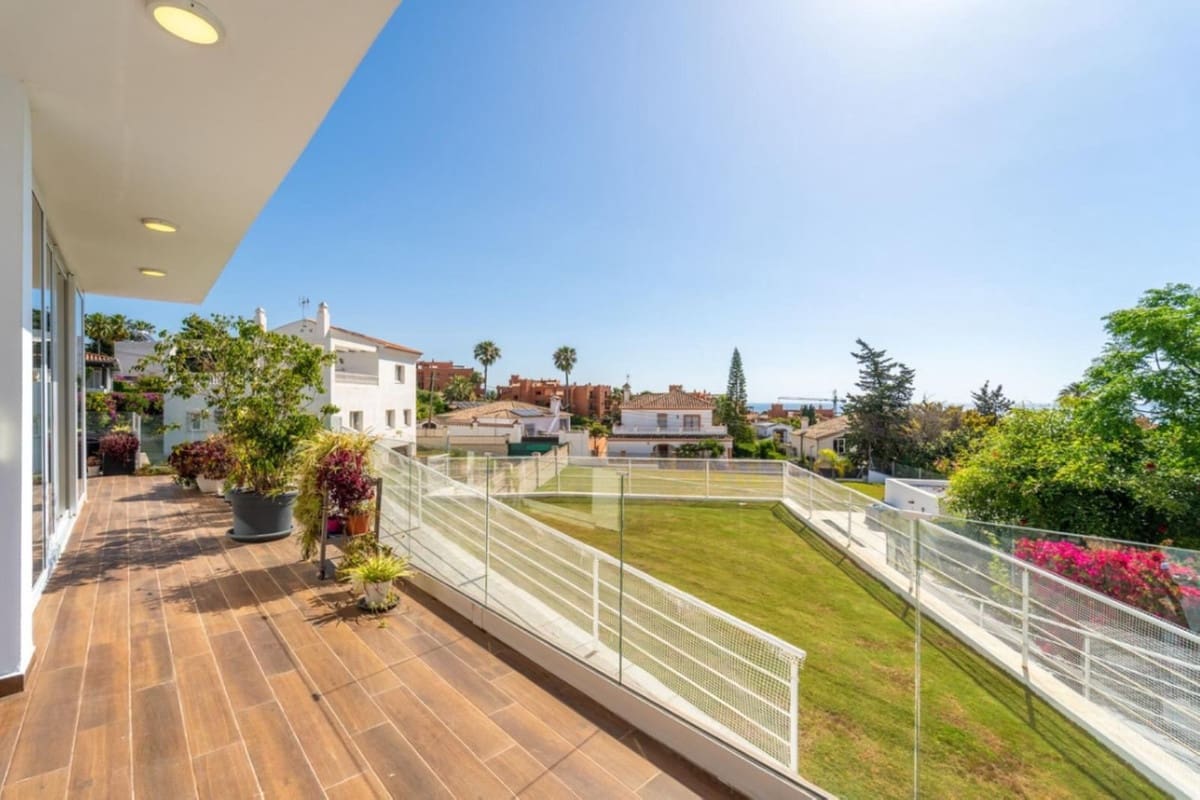 6 soverom Villa til salgs i Buenas Noches med svømmebasseng garasje - € 1 600 000 (Ref: 9216790)