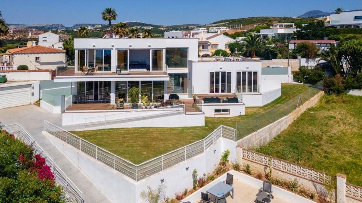 6 soverom Villa til salgs i Buenas Noches med svømmebasseng garasje - € 1 600 000 (Ref: 9216790)